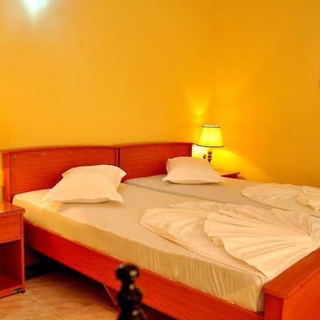 French Garden Tourist Rest Hotel Anuradhapura Exterior photo
